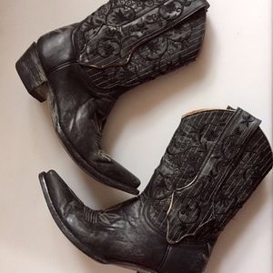 Old Going " Annie " Cowboy Boots -Size 8 -Width B